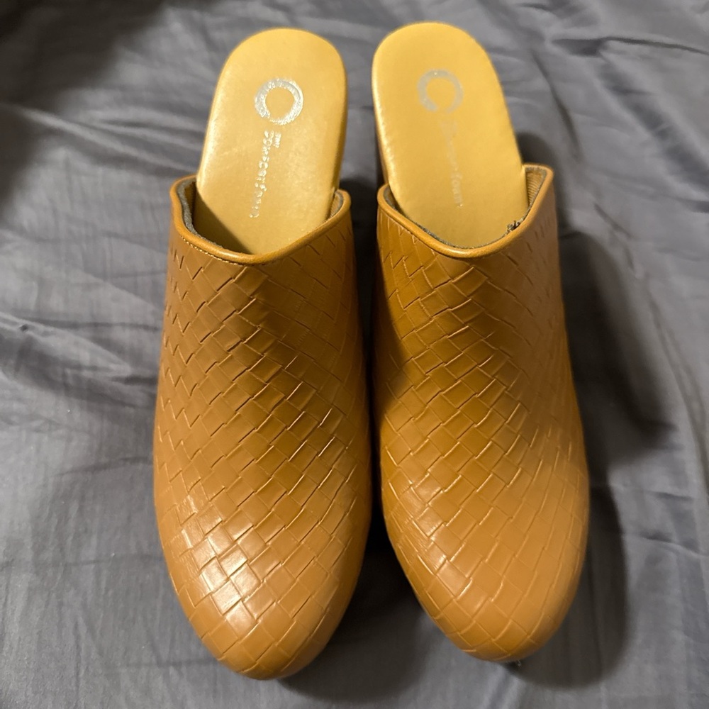Tru Comfort Foam Woven Effect Camel Clogs